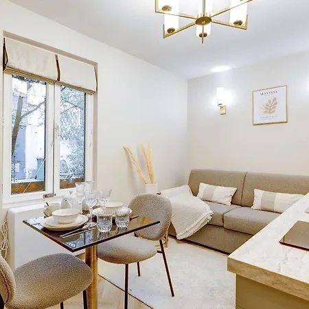 Charming With A-c Parigi